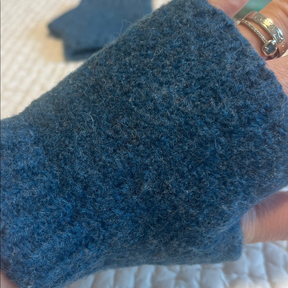 Cashmere and wool glovelettes - Picture 6 of 7